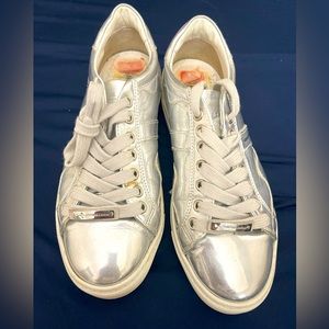 ALESSANDRO DELL’ACQUA SILVER TENNIS SHOES